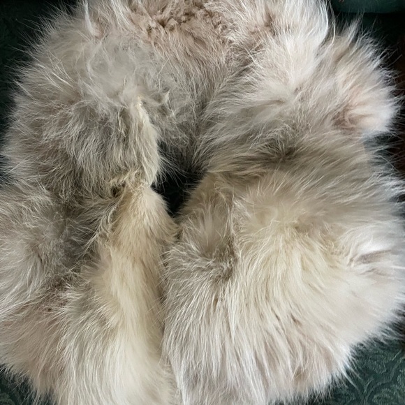 Elegant Cream Fur Shoulder Stole - Picture 3 of 7